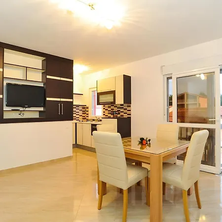 Tomislav For 12 Guests Near The