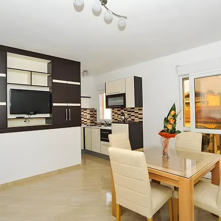 Tomislav For 12 Guests Near The
