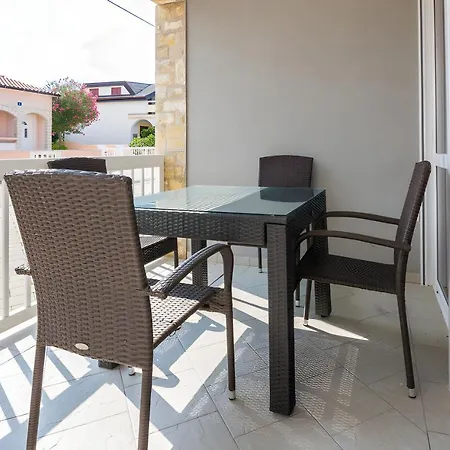 Tomislav For 12 Guests Near The فيلة *