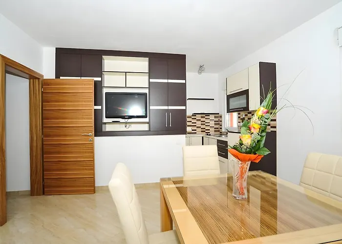 Willa Tomislav For 12 Guests Near The *