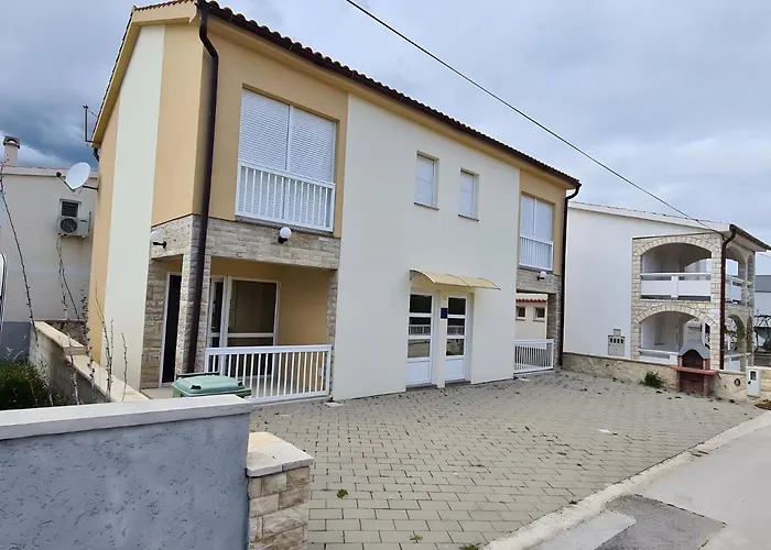Tomislav For 12 Guests Near The