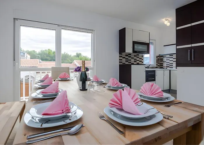 Willa Tomislav For 12 Guests Near The Vir