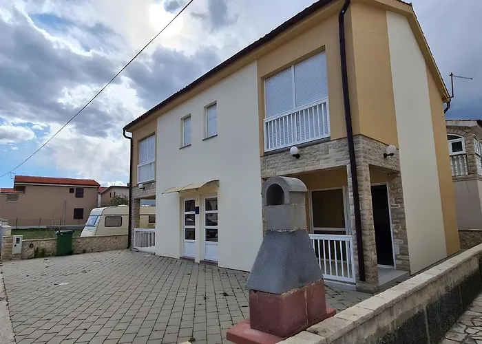 Tomislav For 12 Guests Near The *