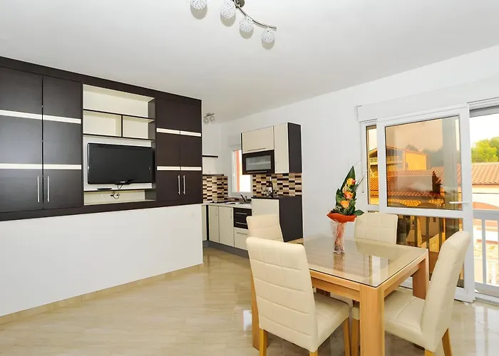 Tomislav For 12 Guests Near The