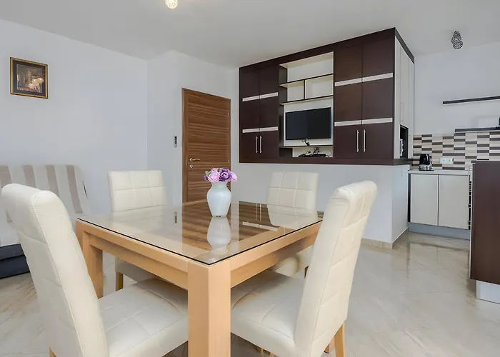 Tomislav For 12 Guests Near The *