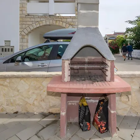 Tomislav For 12 Guests Near The וילה *