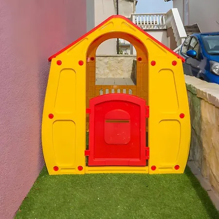 Tomislav For 12 Guests Near The ויר