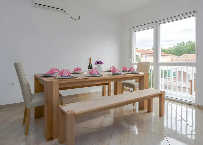 Tomislav For 12 Guests Near The Vir