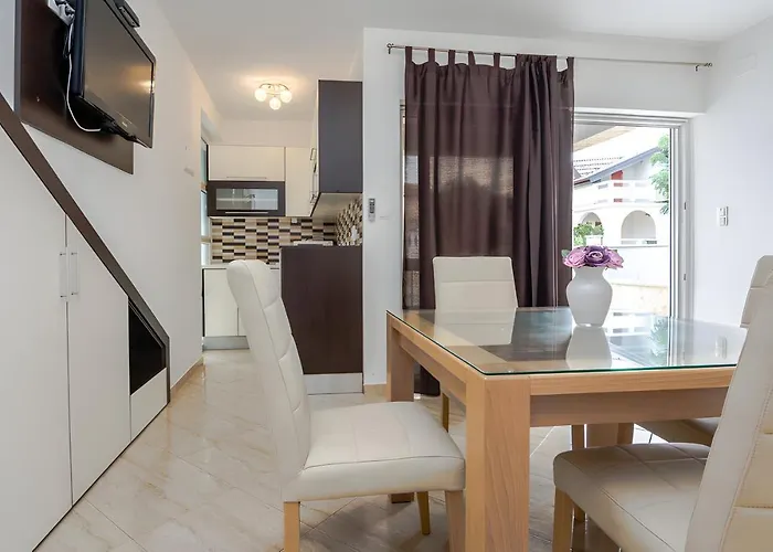 Villa Tomislav For 12 Guests Near The Vir